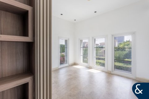 Снять в аренду виллу в Джумейра Вилладж Серкл, Дубай: 3 спальни, 665м², № 76412 - фото 15