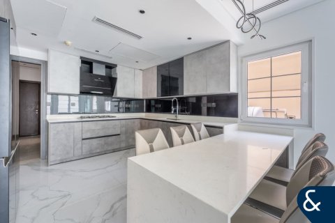 Снять в аренду виллу в Джумейра Вилладж Серкл, Дубай: 3 спальни, 665м², № 76412 - фото 2