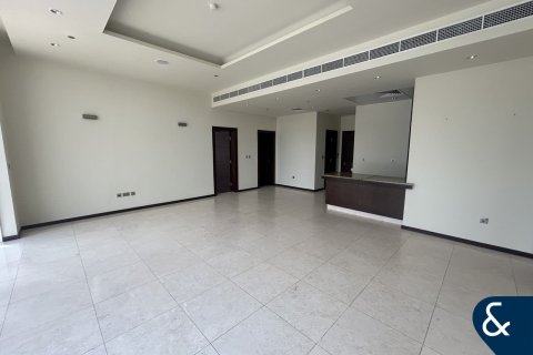 Apartment in Tiara Residences, Palm Jumeirah, Dubai 2 bedrooms, 156 sq.m. № 76414 - photo 1