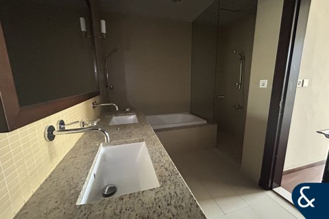 Apartment in Tiara Residences, Palm Jumeirah, Dubai 2 bedrooms, 156 sq.m. № 76414 - photo 13