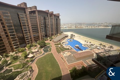 Apartment in Tiara Residences, Palm Jumeirah, Dubai 2 bedrooms, 156 sq.m. № 76414 - photo 17