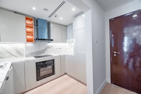 Apartment in Lake Almas West, Jumeirah Lake Towers, Dubai 2 bedrooms, 90 sq.m. № 74186 - photo 9