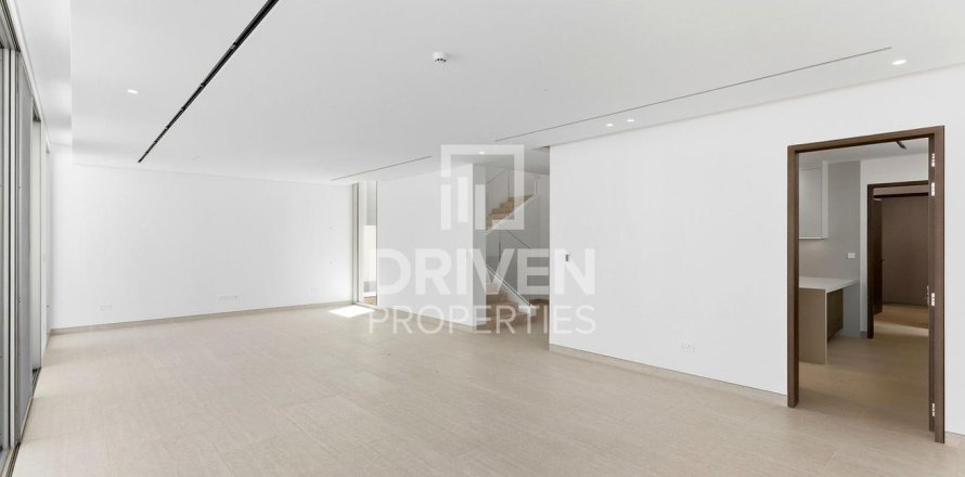 Villa en Jumeirah Park, Dubai, 5 dormitorios, 373.93 m², № 126679