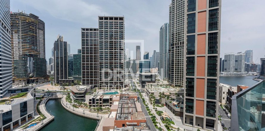 Apartamento en Business Bay, Dubai, 2 dormitorios, 196.3 m², № 126649