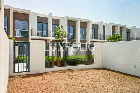 Townhouse in The Valley, Dubai 3 bedrooms, 175 sq.m. № 45275 - photo 8