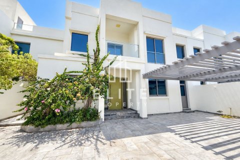 Townhouse in Umm Suqeim 3, Umm Suqeim, Dubai 3 bedrooms, 288 sq.m. № 142419