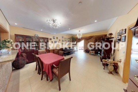 Apartment in Palm Jumeirah, Dubai 2 bedrooms, 185.5 sq.m. № 231 - photo 2