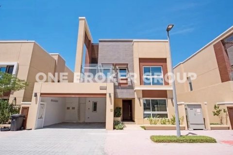 Villa à Al Barsha, Dubai, 4 chambres, 322.2 m², № 229 - photo 1