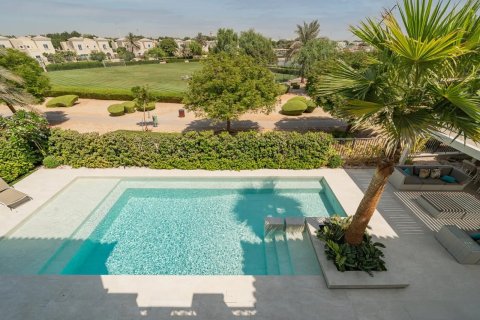 Adosado en Dubai, 6 dormitorios, 666 m², № 97177 - foto 13