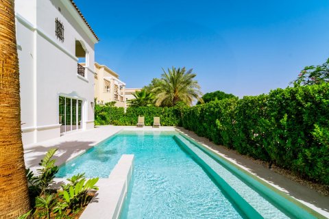 Adosado en Dubai, 6 dormitorios, 666 m², № 97177 - foto 25