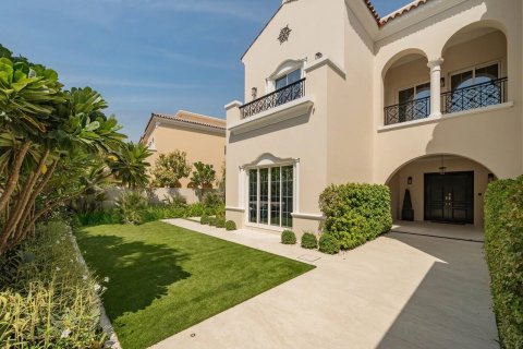 Adosado en Dubai, 6 dormitorios, 666 m², № 97177