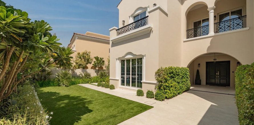 Adosado en Dubai, 6 dormitorios, 666 m², № 97177