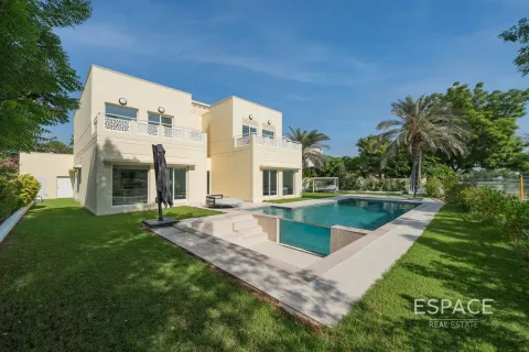 Villa in Meadows, Dubai 4 bedrooms, 332 sq.m. № 61571 - photo 2