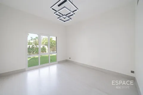 Villa in Meadows, Dubai 4 bedrooms, 332 sq.m. № 61571 - photo 9