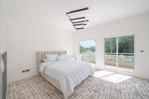 Villa in Meadows, Dubai 4 bedrooms, 332 sq.m. № 61571 - photo 15