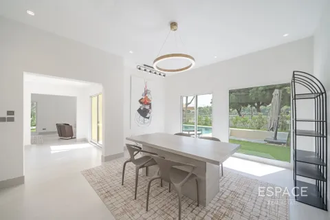 Villa in Meadows, Dubai 4 bedrooms, 332 sq.m. № 61571 - photo 4