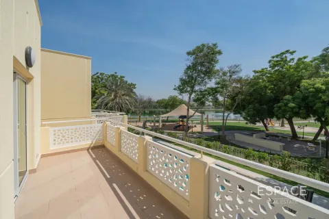 Villa in Meadows, Dubai 4 bedrooms, 332 sq.m. № 61571 - photo 20