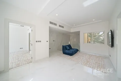 Villa in Meadows, Dubai 4 bedrooms, 332 sq.m. № 61571 - photo 14