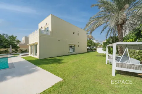 Villa in Meadows, Dubai 4 bedrooms, 332 sq.m. № 61571 - photo 19