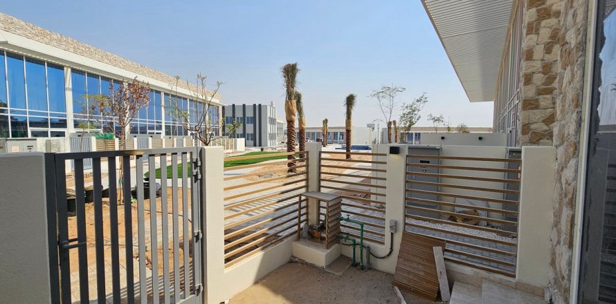 Townhouse in Dubai 2 bedrooms, 98.5 sq.m. № 50769