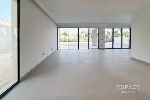 Villa in Tilal Al Ghaf, Dubai 4 bedrooms, 451 sq.m. № 62322 - photo 1