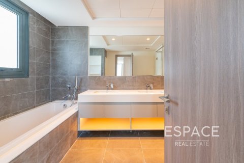 Villa in Al Furjan, Dubai 5 bedrooms, 414 sq.m. № 62311 - photo 15