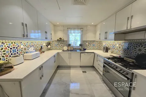 Townhouse in Palmera 4, Arabian Ranches, Dubai 4 bedrooms, 581 sq.m. № 62310 - photo 7
