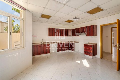Villa en Jumeirah 3, Jumeirah, Dubai, 4 dormitorios, 1862 m², № 66515 - foto 8
