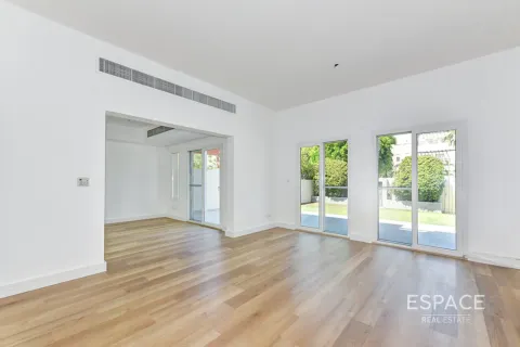 Купить виллу в The Lakes, Дубай: 3 спальни, 233м², № 64527 - фото 7