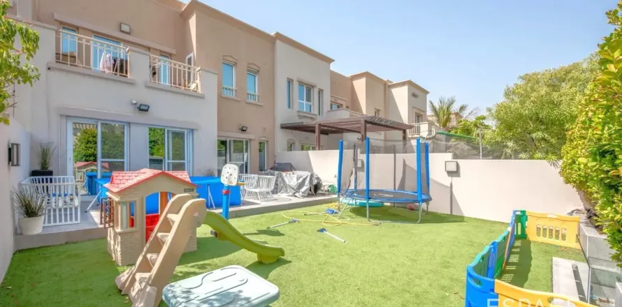 Вилла в The Lakes, Дубай, 3 спальни, 233м², № 64527