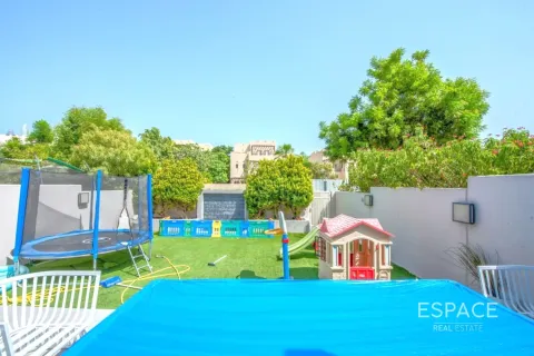 Купить виллу в The Lakes, Дубай: 3 спальни, 233м², № 64527 - фото 13