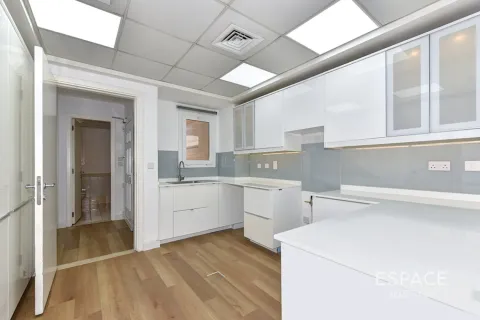 Купить виллу в The Lakes, Дубай: 3 спальни, 233м², № 64527 - фото 4