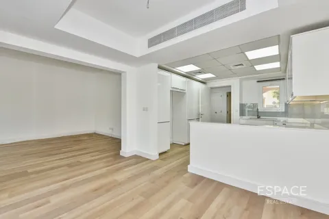 Купить виллу в The Lakes, Дубай: 3 спальни, 233м², № 64527 - фото 2