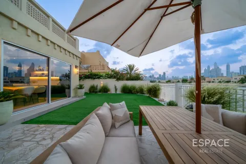 Купить виллу в The Lakes, Дубай: 4 спальни, 336м², № 64525 - фото 1