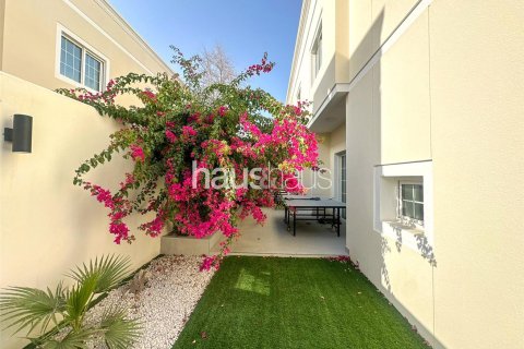 Villa en Al Barsha 1, Al Barsha, Dubai, 4 dormitorios, 324 m², № 45069 - foto 11