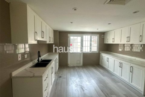 Villa en Al Barsha 1, Al Barsha, Dubai, 4 dormitorios, 324 m², № 45069 - foto 6