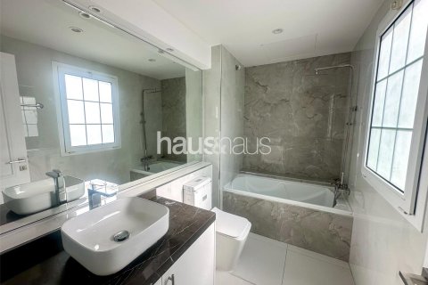 Villa en Al Barsha 1, Al Barsha, Dubai, 4 dormitorios, 324 m², № 45069 - foto 21