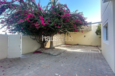 Villa en Al Barsha 1, Al Barsha, Dubai, 4 dormitorios, 324 m², № 45069 - foto 30
