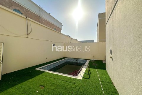 Villa en Al Barsha 1, Al Barsha, Dubai, 4 dormitorios, 324 m², № 45069 - foto 13