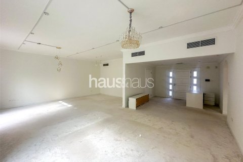 Villa en Al Barsha 1, Al Barsha, Dubai, 4 dormitorios, 324 m², № 45069 - foto 2