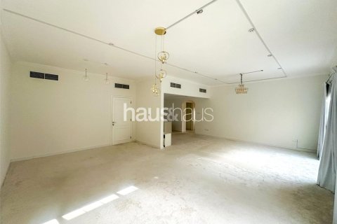 Villa en Al Barsha 1, Al Barsha, Dubai, 4 dormitorios, 324 m², № 45069 - foto 3