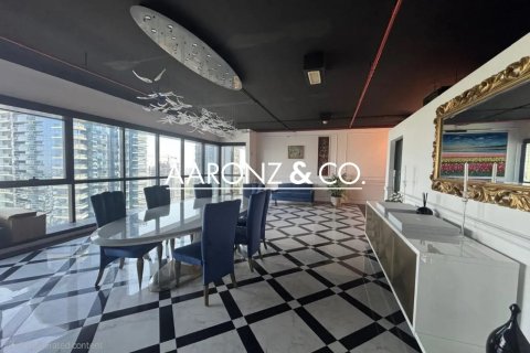 Office in Jumeirah Lake Towers, Dubai 106.1 sq.m. № 78350 - photo 1