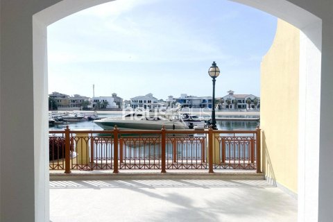 Снять в аренду виллу в Marina Residences, Пальма Джумейра, Дубай: 2 спальни, 380м², № 44463 - фото 2