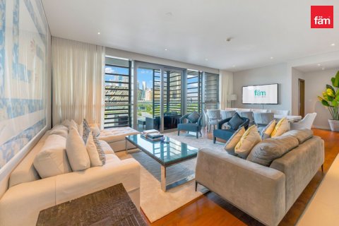 Apartment in City Walk, Dubai 3 bedrooms, 210 sq.m. № 99973