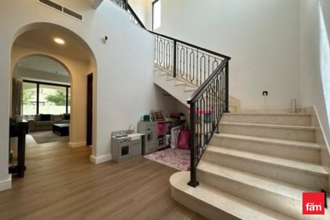 Купить виллу в Дубае: 3 спальни, 405м², № 99962 - фото 7