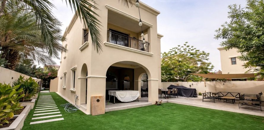 Вилла в Дубае, 3 спальни, 405м², № 99962