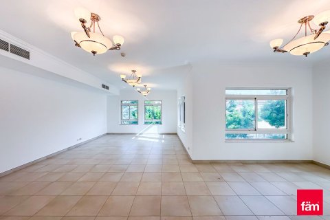 Apartment in Dubai 3 bedrooms, 242.9 sq.m. № 99972 - photo 13