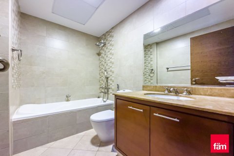 Apartment in Dubai 3 bedrooms, 242.9 sq.m. № 99972 - photo 14