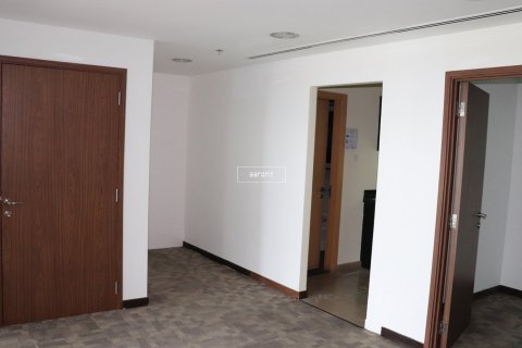 Oficina en Jumeirah Lake Towers, Dubai, 101.8 m², № 42650 - foto 1