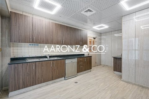 Снять в аренду квартиру в Elite Residence, Дубай Марина, Дубай: 4 спальни, 295м², № 42646 - фото 15